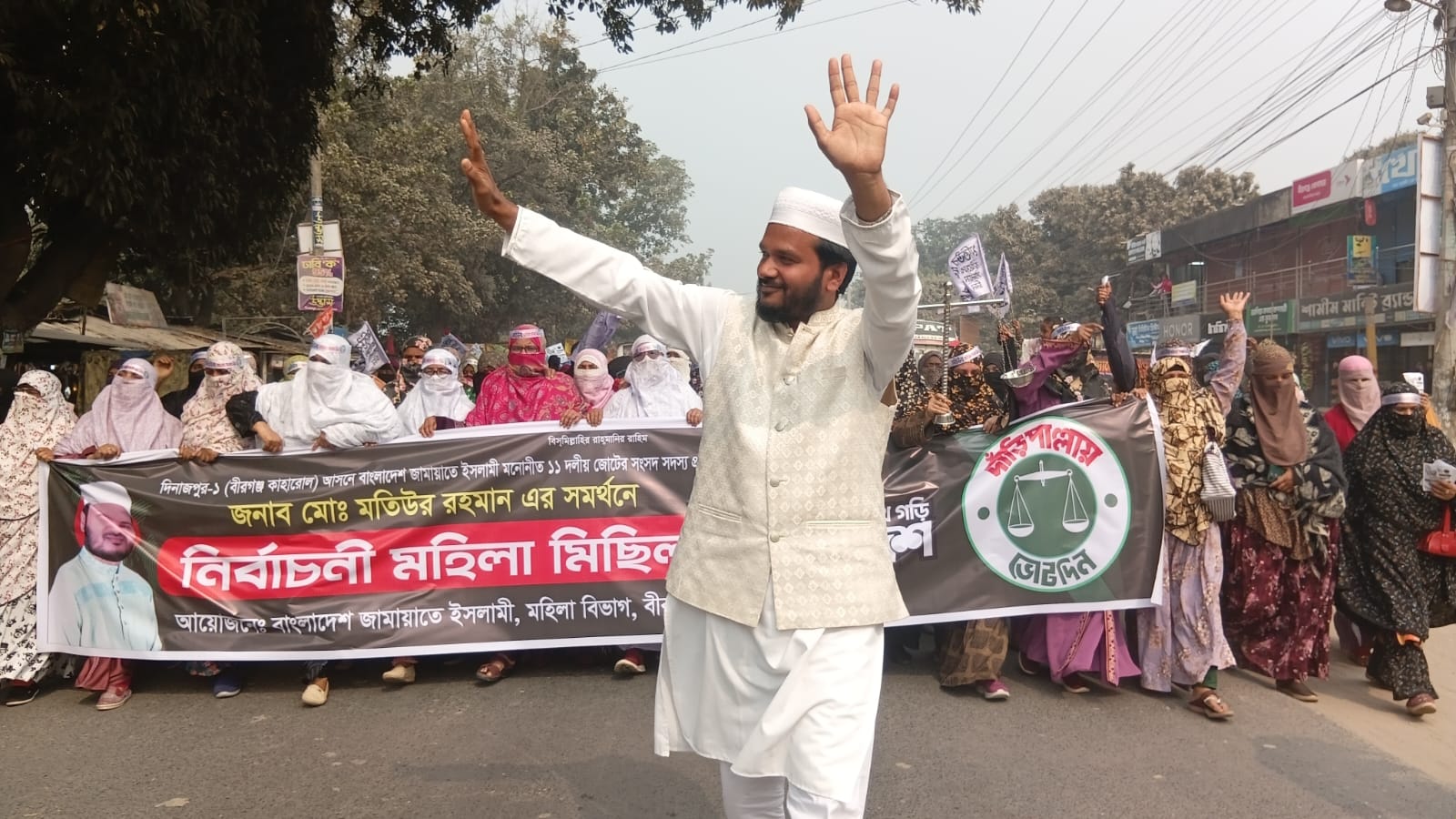 নারী মর্যাদা ও নিরাপত্তা প্রতিষ্ঠার অঙ্গীকার: বীরগঞ্জে জামায়াত মনোনীত এমপি প্রার্থী মতিউর রহমানের পক্ষে গণসমাবেশ