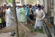 পরিচ্ছন্নতা অভিযানে নিজ হাতে ঝাড়ু, শ্যামনগর হাসপাতালে কার্যক্রম শুরু এমপি গাজী নজরুল ইসলামের