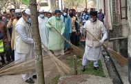 পরিচ্ছন্নতা অভিযানে নিজ হাতে ঝাড়ু, শ্যামনগর হাসপাতালে কার্যক্রম শুরু এমপি গাজী নজরুল ইসলামের