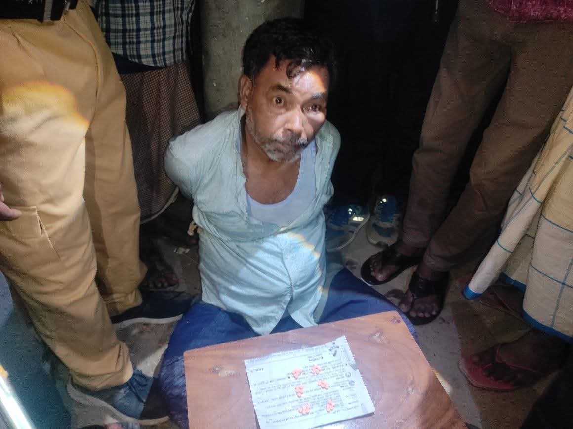কালাইয়ে কথিত মাদক ব্যবসায়ী গণপিটুনির পর পুলিশে সোপর্দ