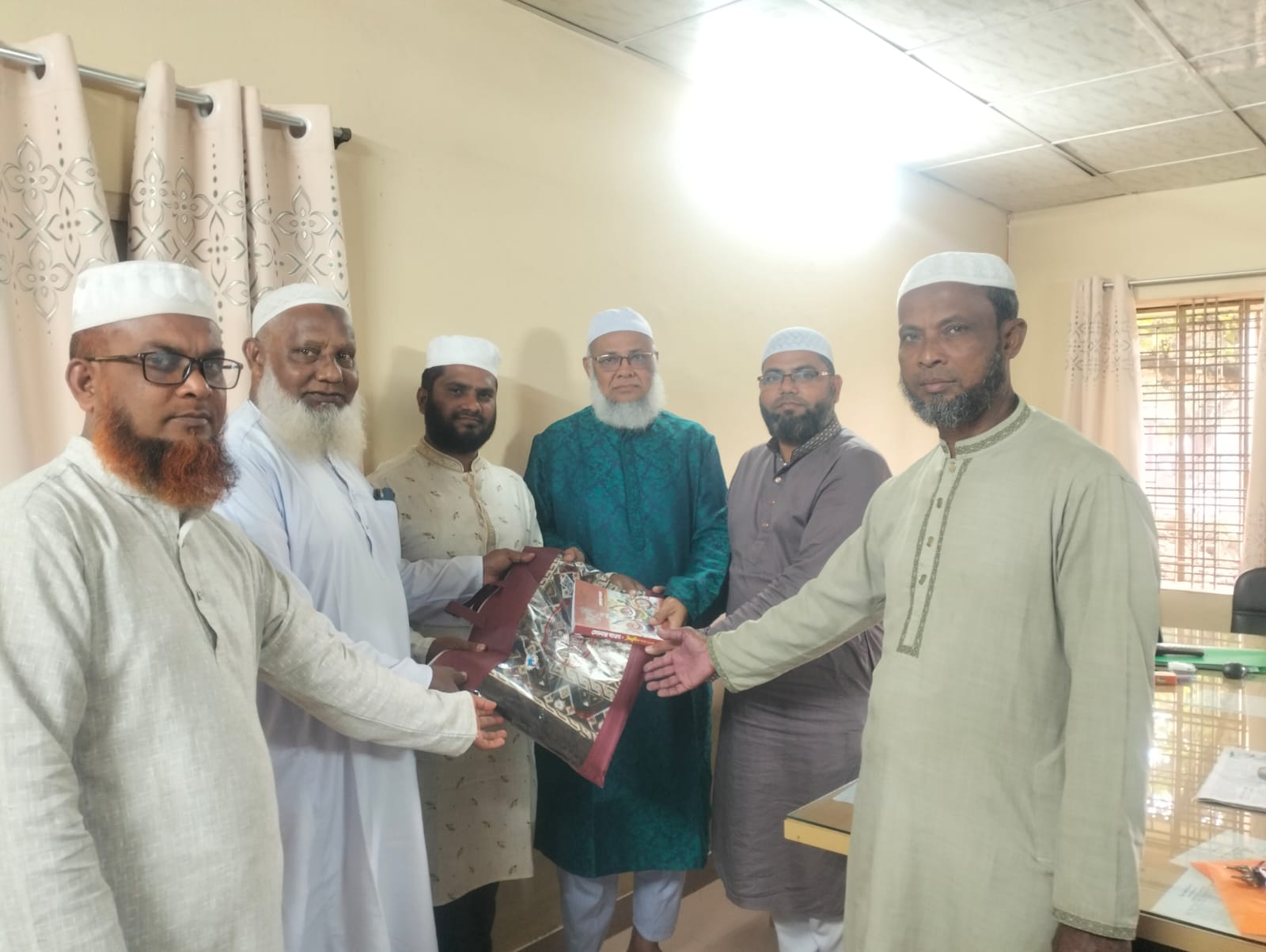 বীরগঞ্জ সরকারি কলেজের ভারপ্রাপ্ত অধ্যক্ষ দলিলুর রহমানের বিদায় উপলক্ষে জামায়াত নেতৃবৃন্দের সৌজন্য সাক্ষাৎ