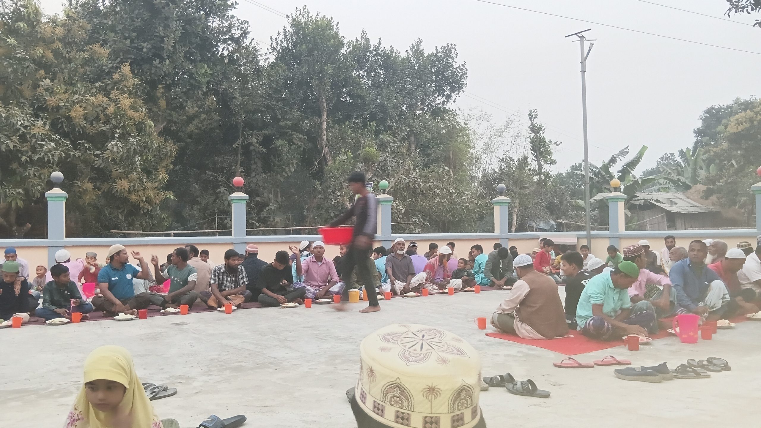 বীরগঞ্জে প্রয়াত বাবা-মায়ের রুহের মাগফিরাত কামনায় ইফতার মাহফিল