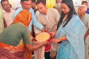 ঈদ উপলক্ষে বীরগঞ্জে ৭০ হাজার পরিবারের মাঝে ভিজিএফ চাল বিতরণ শুরু