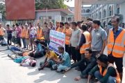 ৪ দফা দাবিতে জয়পুরহাট পৌরসভার শ্রমিকদের মানববন্ধন