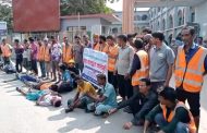 ৪ দফা দাবিতে জয়পুরহাট পৌরসভার শ্রমিকদের মানববন্ধন
