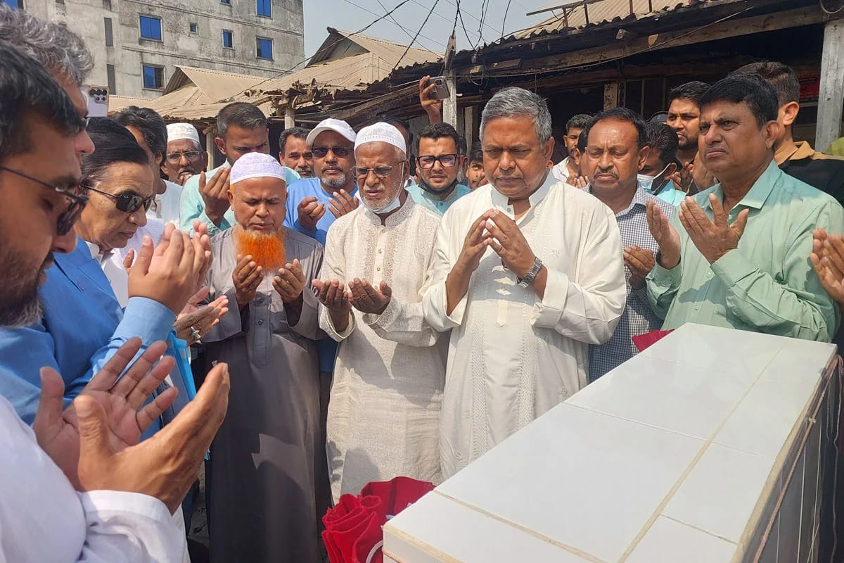 শ্রীপুরে সড়ক উন্নয়ন কাজের উদ্বোধন করলেন নবনির্বাচিত এমপি