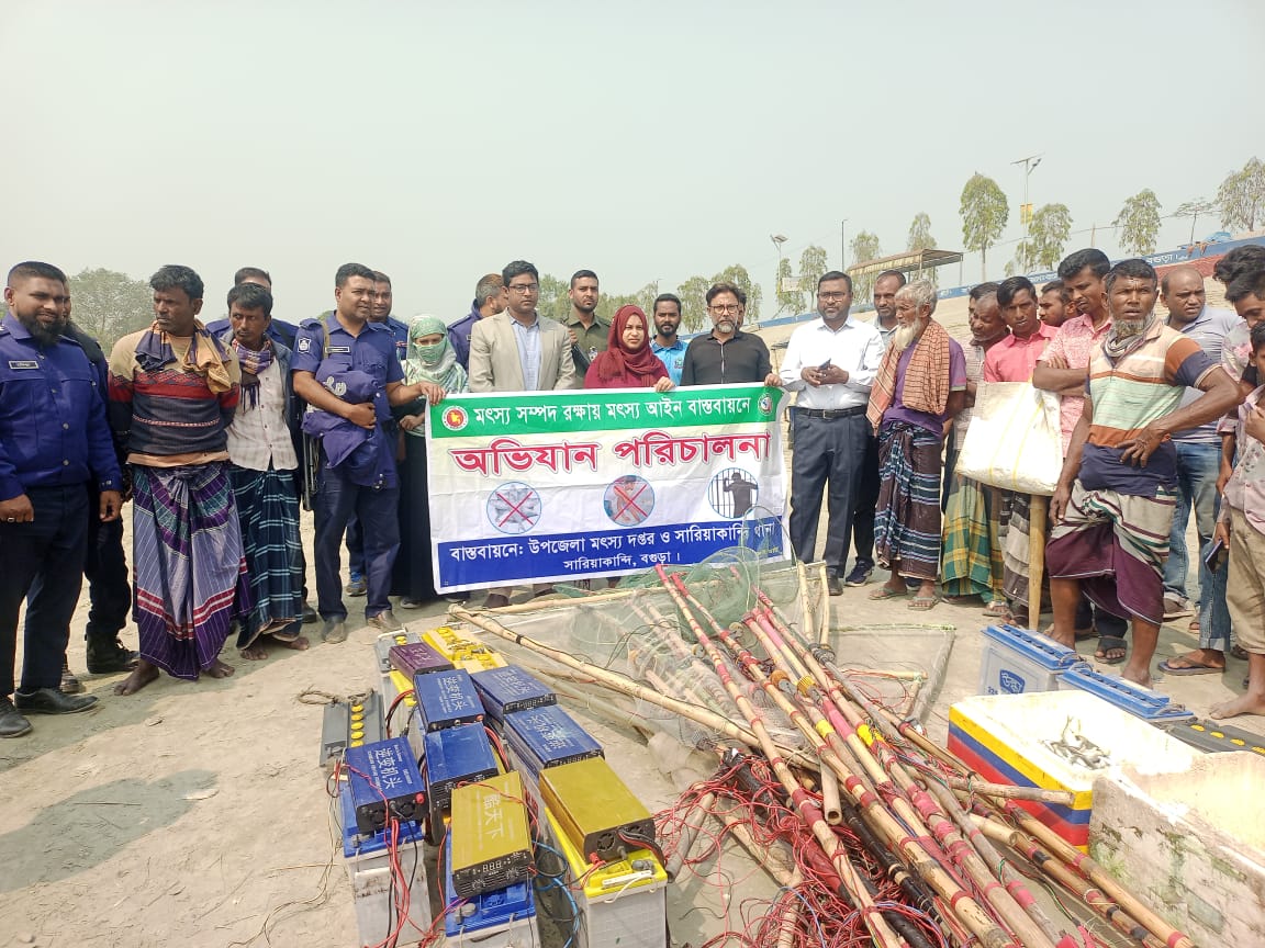 যমুনা নদীতে ইলেকট্রিক শক দিয়ে মাছ শিকার, দুই জেলেকে জরিমানা ও সরঞ্জাম জব্দ