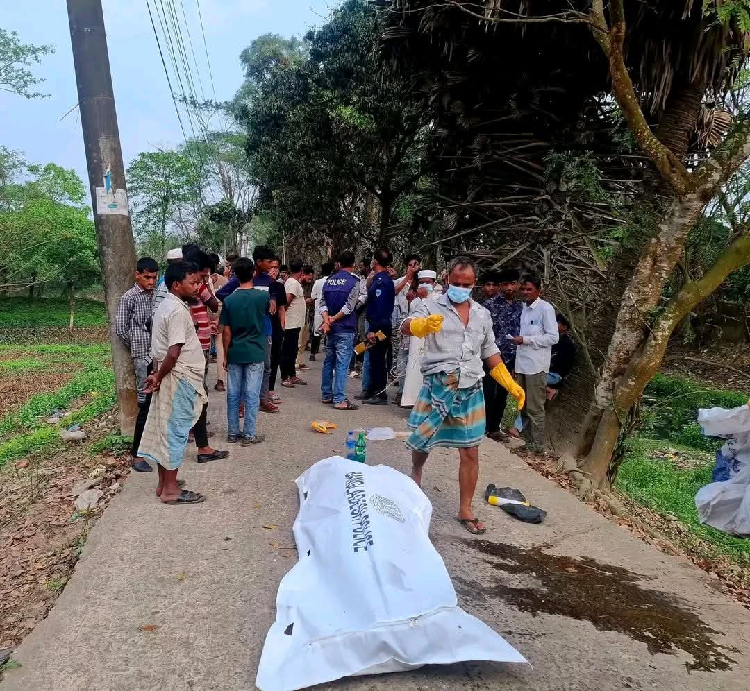 নোয়াখালীতে খাল পড়ে ছিল অজ্ঞাত যুবকের বস্তাবন্দী গলাকাটা লাশ