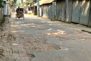 সংস্কারের অভাবে ভাঙছে মাহমুদপুর সড়ক, বিপাকে স্থানীয়রা