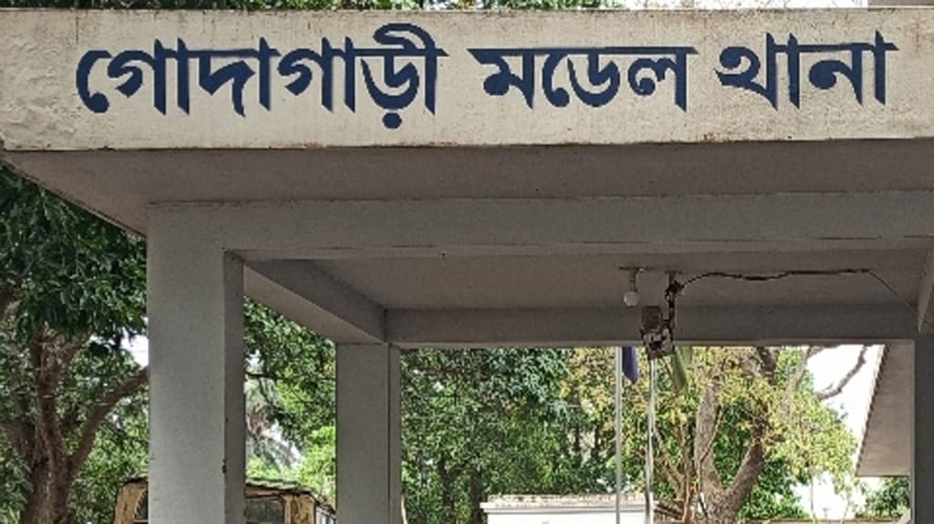 গোদাগাড়ীতে এএসআই লতিফার বিরুদ্ধে ঘুষ বাণিজ্যে