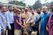 খানসামা উপজেলায় ভিক্ষাবৃত্তি বন্ধে ব্ল্যাক বেঙ্গল ছাগল ও আর্থিক সহায়তা বিতরণ