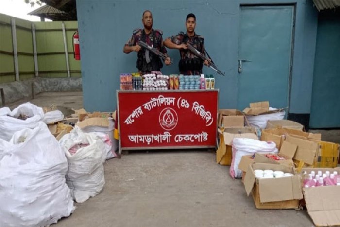 বিজিবি'র কঠোর নজরদারি: আমড়াখালীতে বিপুল পরিমাণ অবৈধ ভারতীয় পণ্যসহ ট্রাক আটক