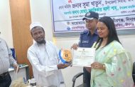 বীরগঞ্জে শ্রেষ্ঠ মাদ্রাসা প্রধান সম্মাননা পেলেন মাওলানা হযরত আলী