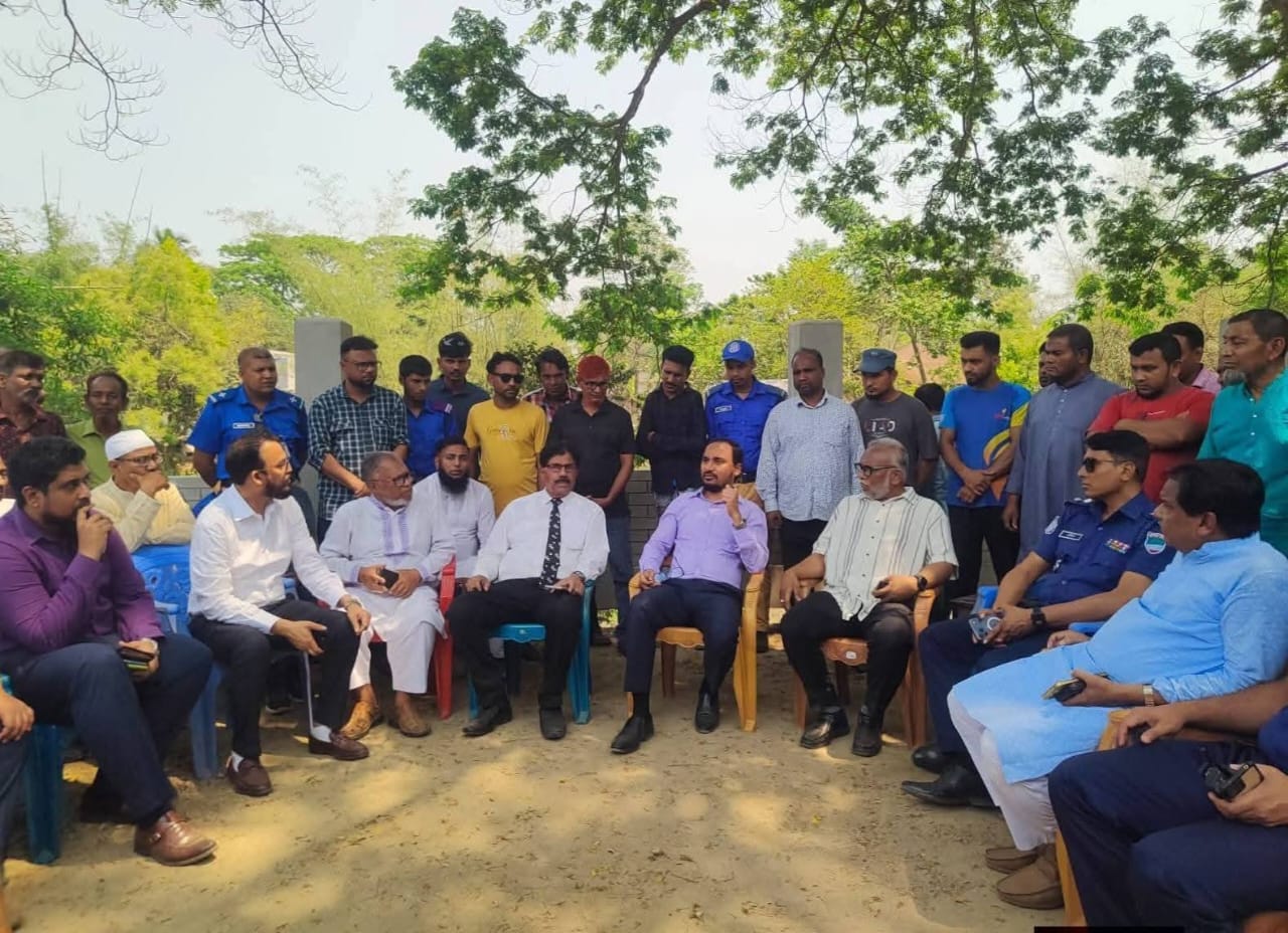 প্রধানমন্ত্রীর সফরের প্রস্তুতিতে উলাশীর জিয়া খাল পরিদর্শনে ডিসি