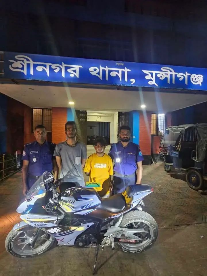 বন্ধু বানিয়ে মাওয়া ঘাটে ইলিশ খেতে ডেকে যুবকের মোটরসাইকেল-মোবাইল ছিনতাই, গ্রেপ্তার ২।