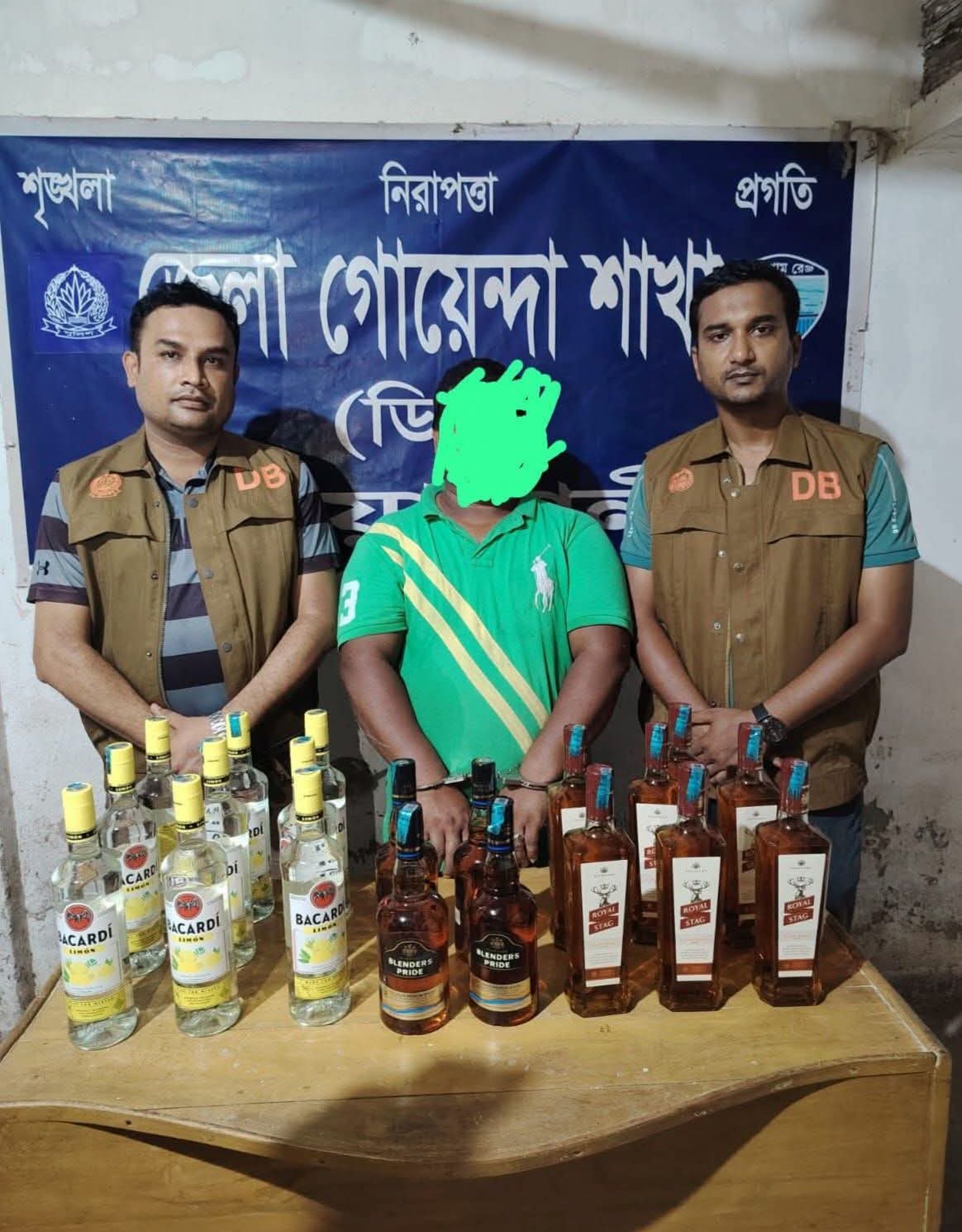 নোয়াখালীতে ডিবির অভিযানে বিদেশি মদসহ আটক ১