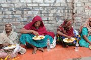 ১ টাকায় খাবার পেল অসহায় মানুষগুলো