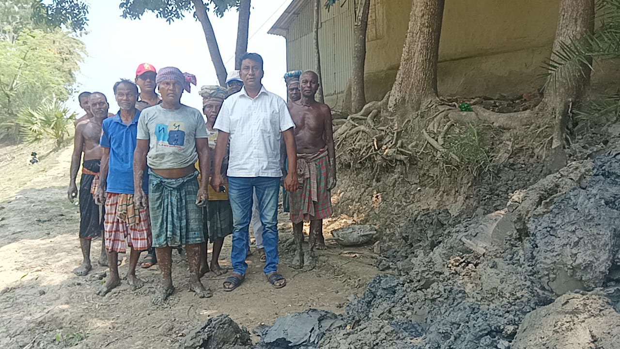 শ্যামনগর পৌরসভার দুই গ্রামের জনদুর্ভোগ কমাতে এগিয়ে আসলেন মেয়র প্রার্থী জহুরুল হক আপ্পু