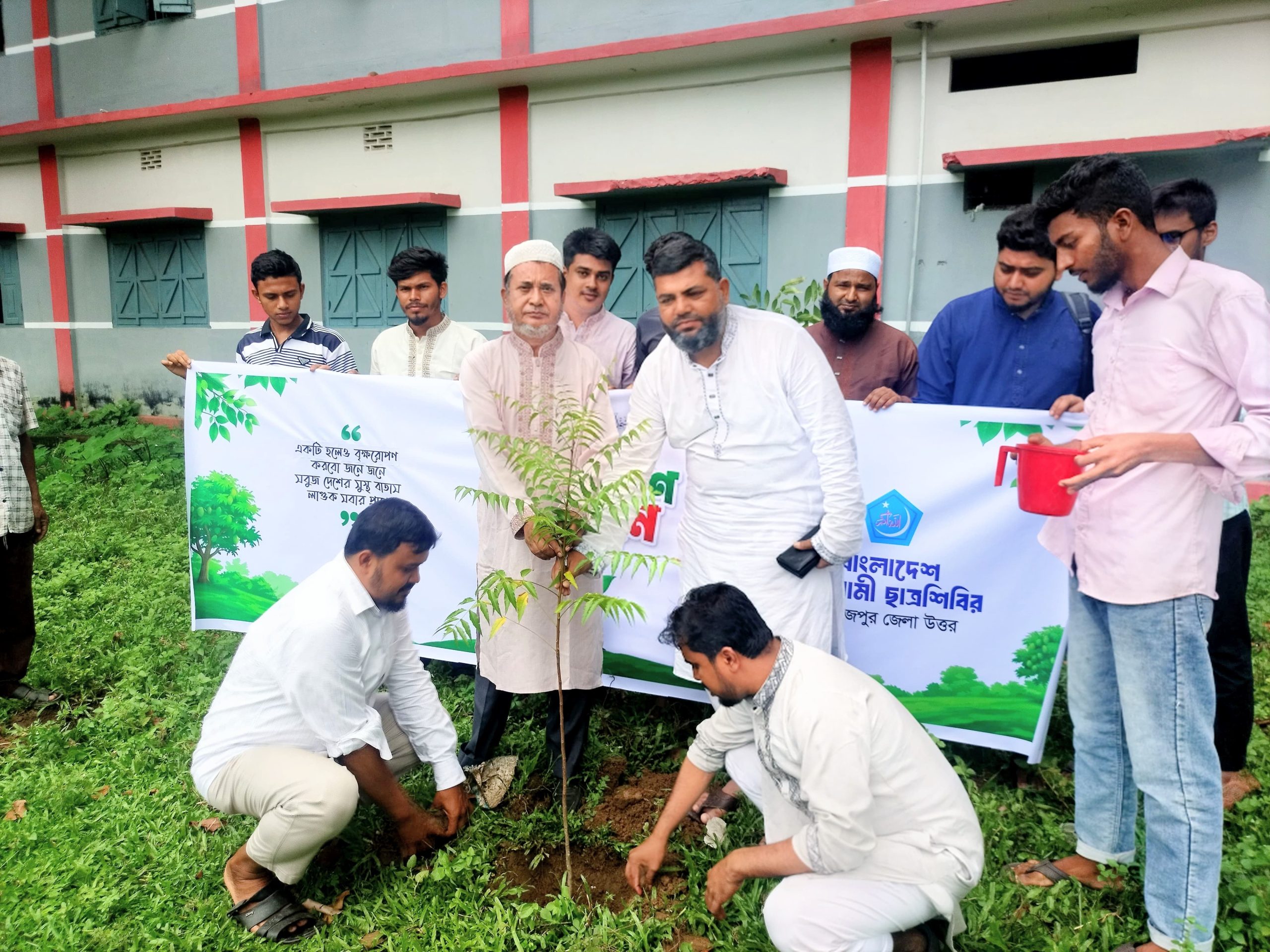 বীরগঞ্জে ছাত্রশিবিরের বৃক্ষরোপণ কর্মসূচি অনুষ্ঠিত