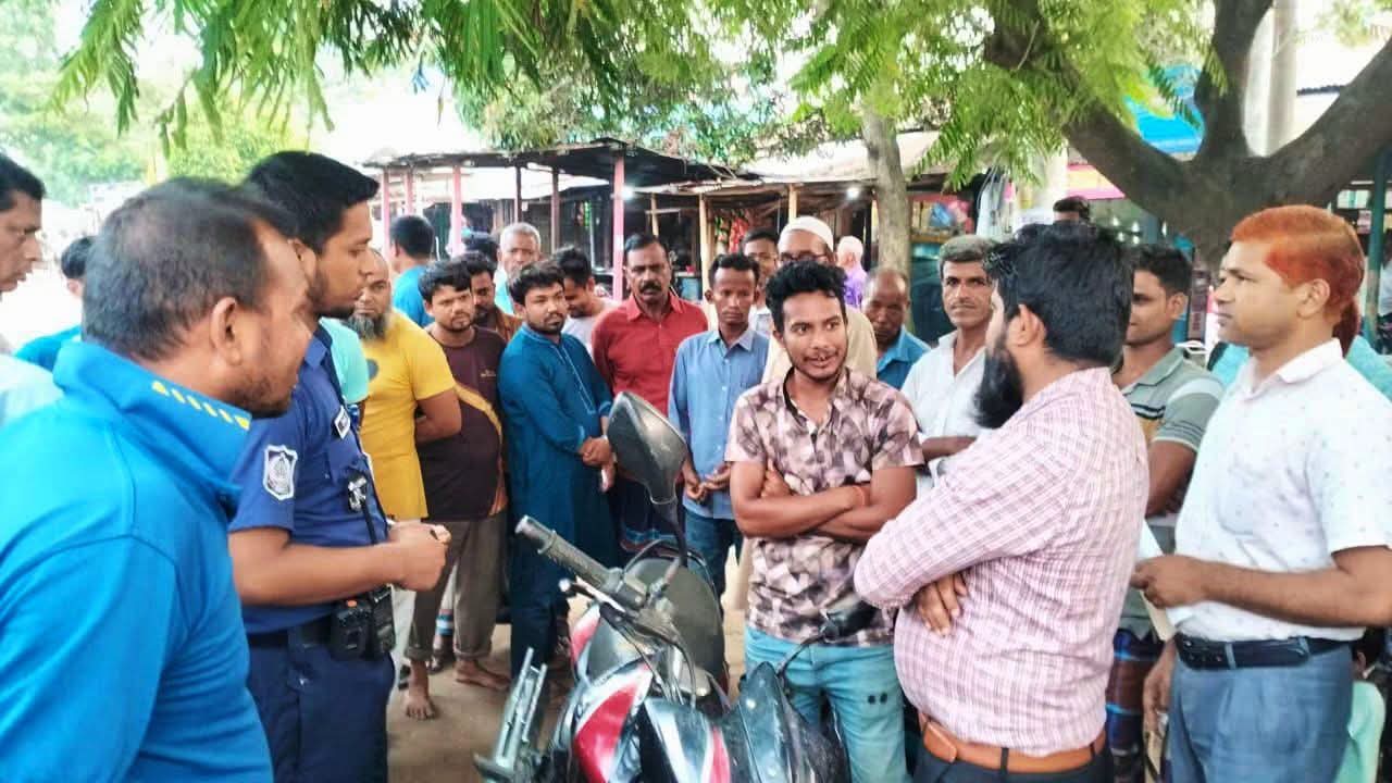 কাহারোলে সড়ক পরিবহন আইনে ভ্রাম্যমাণ আদালত, ১১ মামলায় ১২ হাজার টাকা জরিমানা।