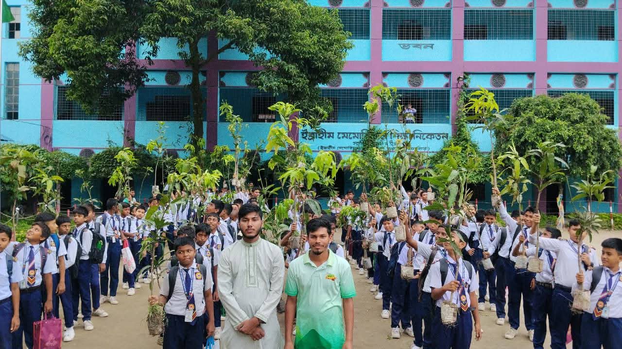 জুলাই শহীদদের স্মরণে বীরগঞ্জে ছাত্রশিবিরের বৃক্ষরোপণ কর্মসূচি