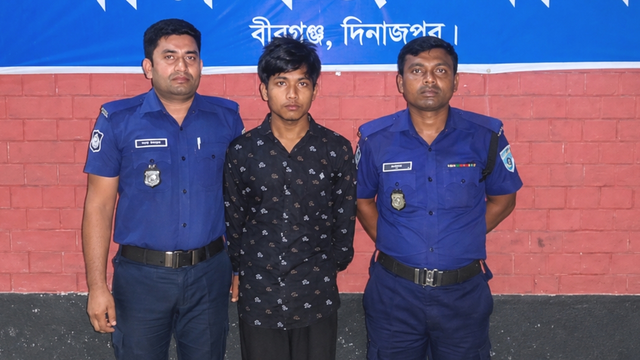 মহানবী (সা.) ও হযরত আয়েশা (রা.) কে নিয়ে কটূক্তির অভিযোগে অভিযুক্ত গ্রেপ্তার