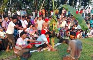 বীরগঞ্জে চোখ, হাত ও পা বেঁধে ঐতিহ্যবাহী পাতাখেলা