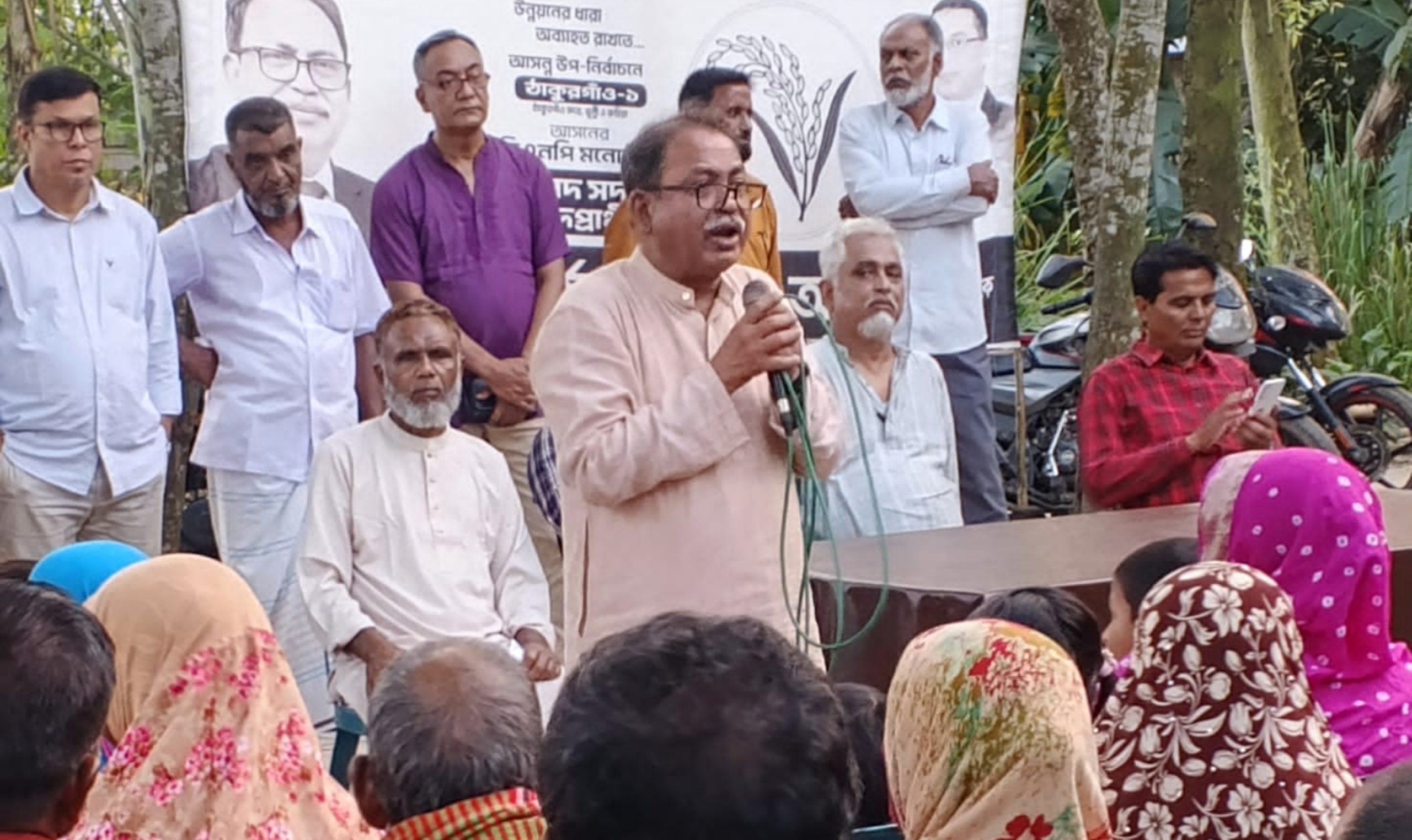 ঠাকুরগাঁও-১ আসনের উপনির্বাচন ঘিরে বালিয়ায় ধানের শীষের গণসংযোগ