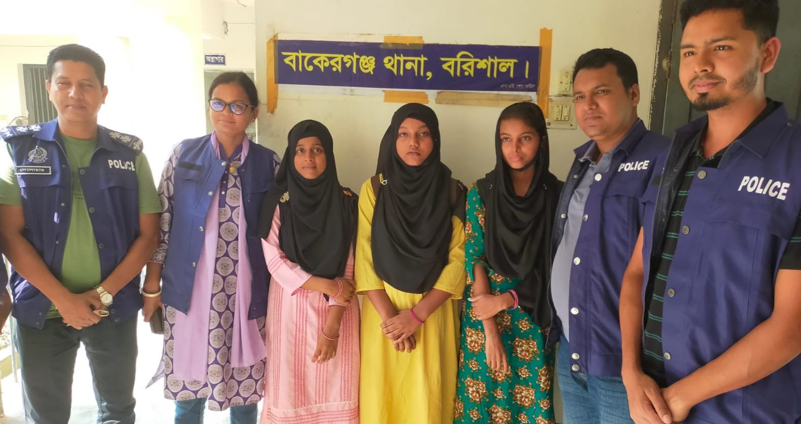 বাকেরগঞ্জে নিখোঁজ তিন স্কুলছাত্রী ঢাকায় উদ্ধার
