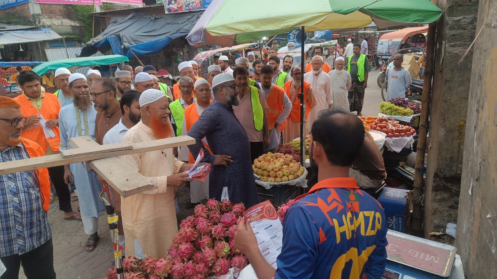 দিনাজপুরে ডেঙ্গু প্রতিরোধে শহর জামায়াতের সচেতনতামূলক লিফলেট বিতরণ কর্মসূচি পালন