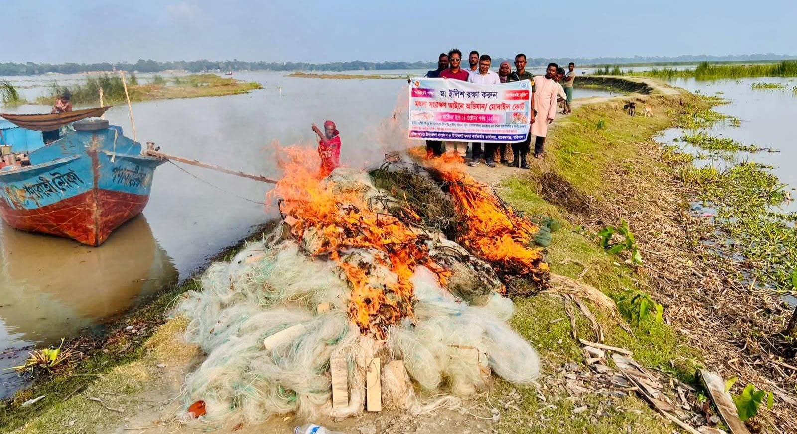 মা ইলিশ সংরক্ষণে বাকেরগঞ্জে ভ্রাম্যমাণ আদালতের অভিযান