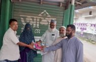 বীরগঞ্জে অসহায় নারীর হাতে বস্ত্রসামগ্রী তুলে দিল জামায়াত