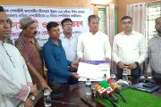 বাকেরগঞ্জে প্রান্তিক পেশাজীবীদের ১০ দিনের প্রশিক্ষণ সম্পন্ন, সনদ বিতরণ