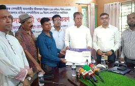 বাকেরগঞ্জে প্রান্তিক পেশাজীবীদের ১০ দিনের প্রশিক্ষণ সম্পন্ন, সনদ বিতরণ