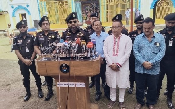 দিনাজপুরে শারদীয় দুর্গাপূজা উপলক্ষে এসআরবি-১৩ এর প্রেস ব্রিফিং