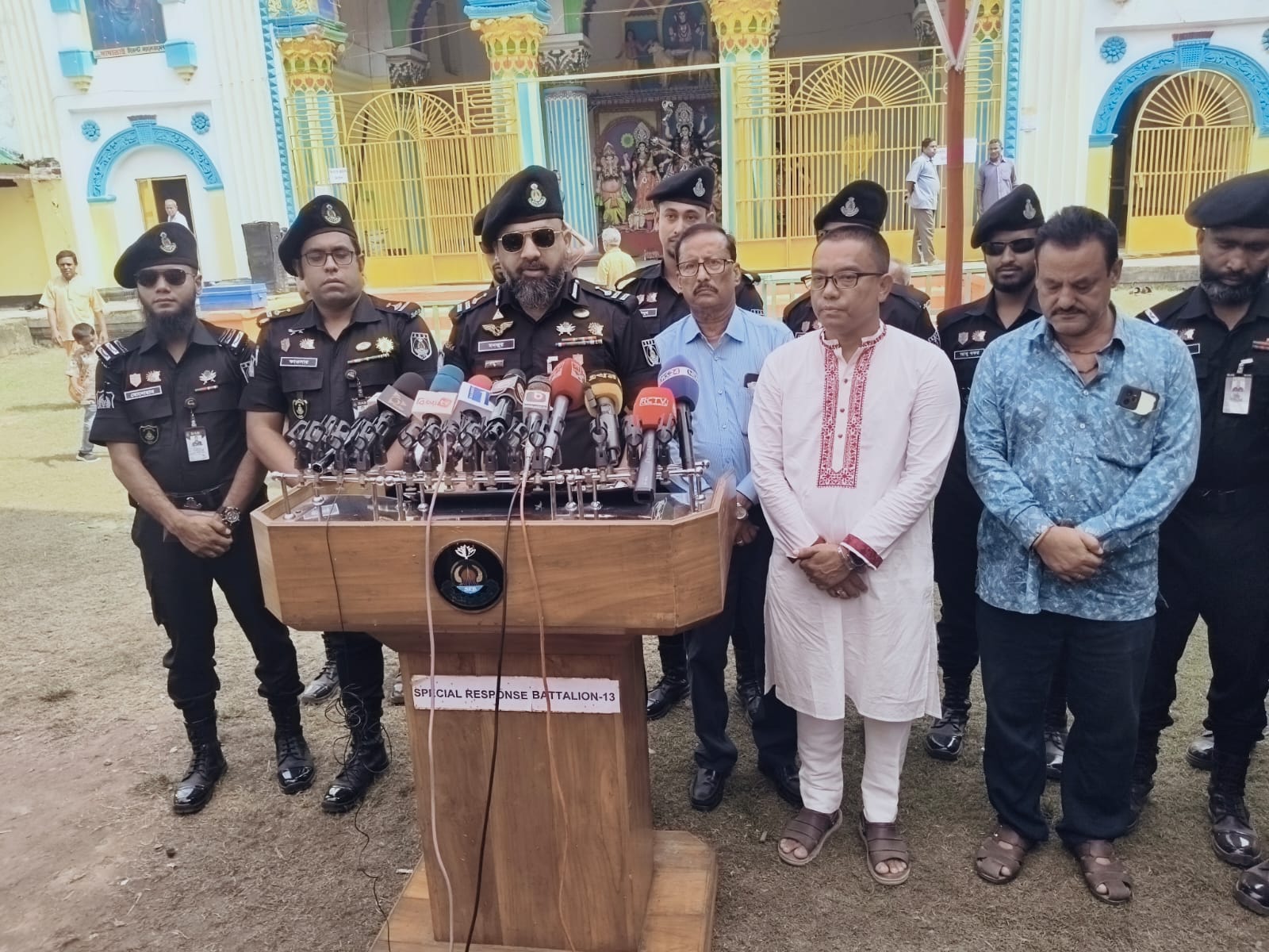 দিনাজপুরে শারদীয় দুর্গাপূজা উপলক্ষে এসআরবি-১৩ এর প্রেস ব্রিফিং